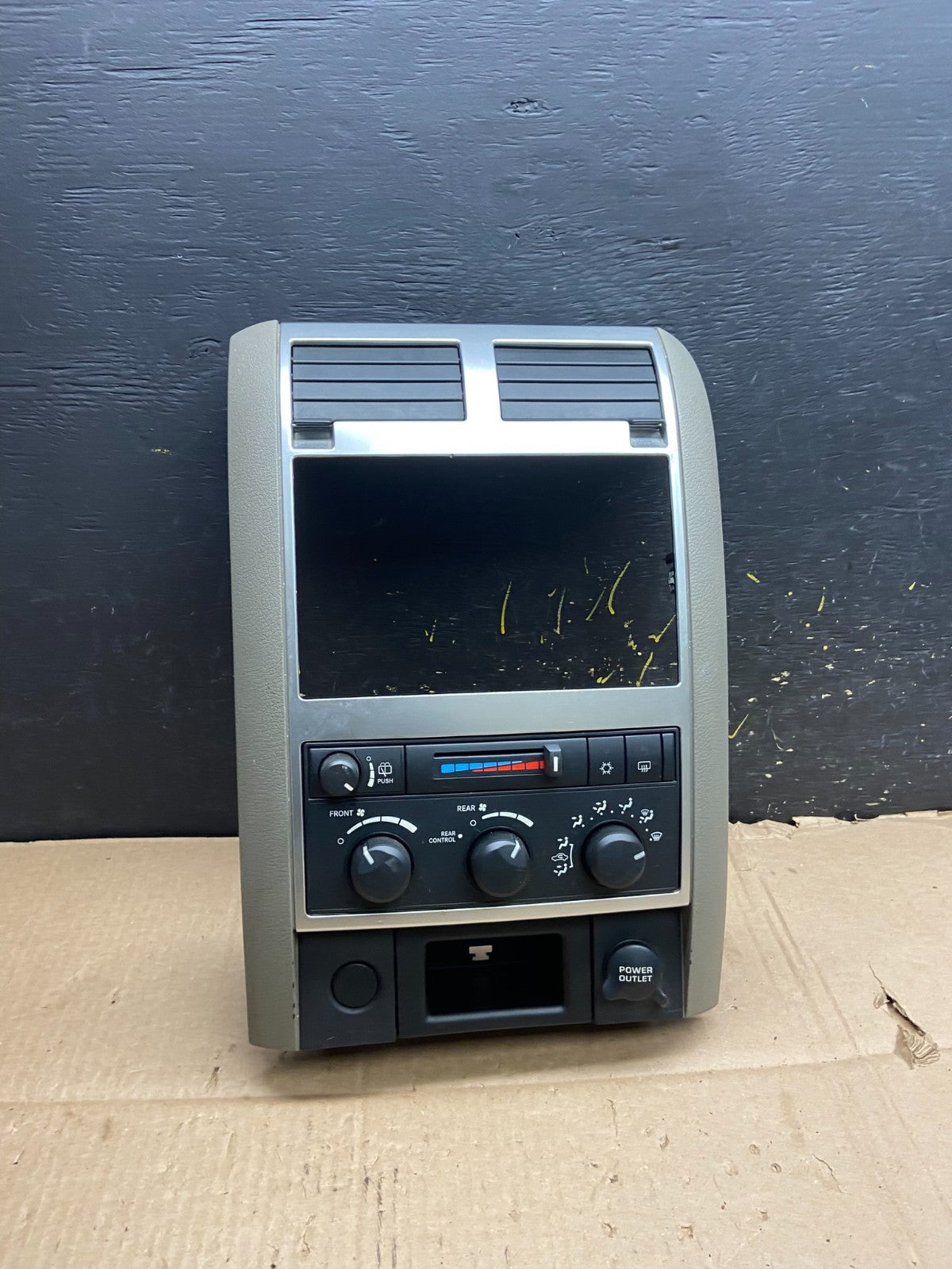 2005-2009 Dodge Durango Heat AC Climate Temperature Control Radio Bezel Y2421 DG0