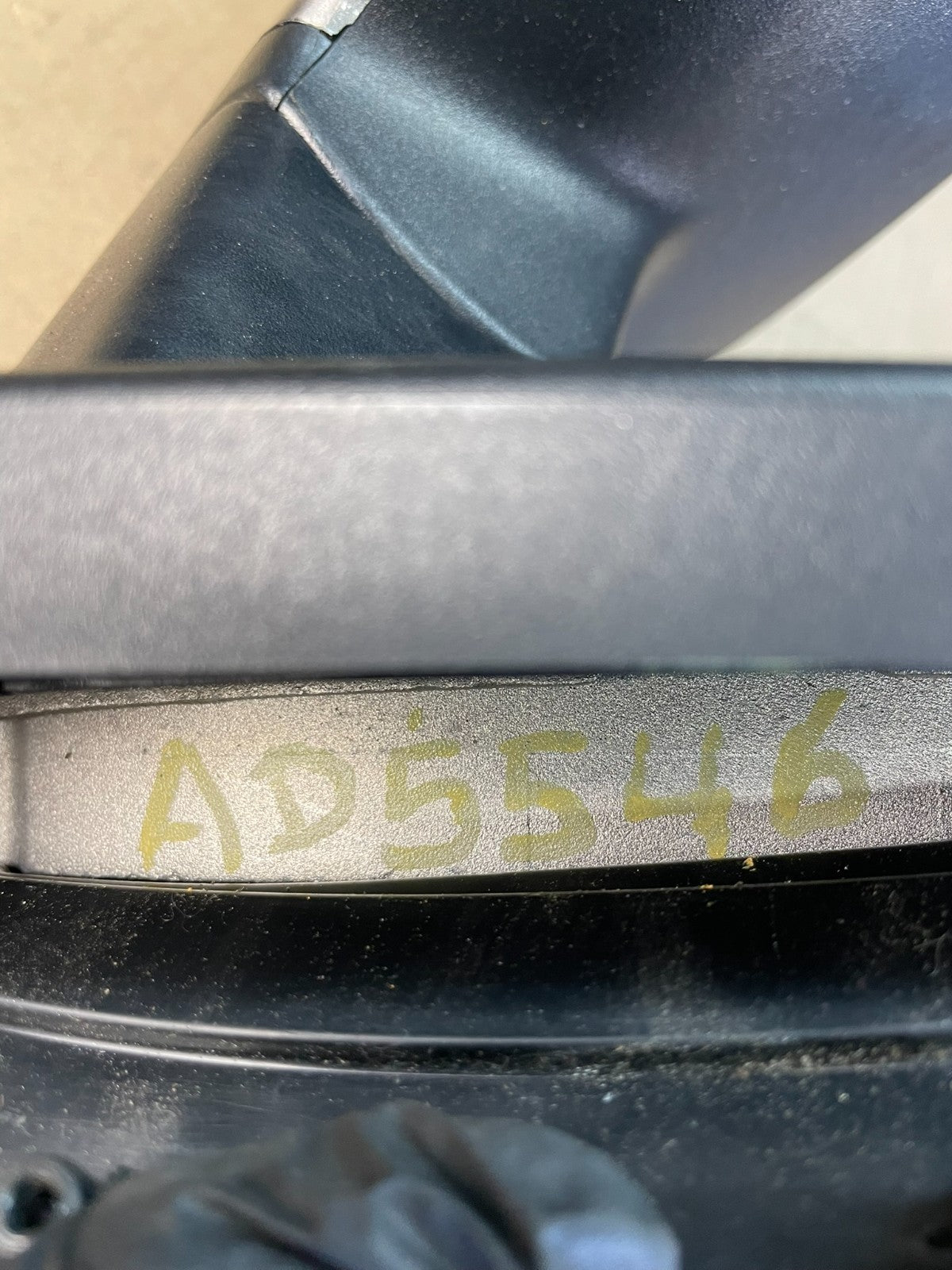 2011 to 2015 Kia Sorento Right Passenger Door Mirror Turn Signal AD5546 DW10