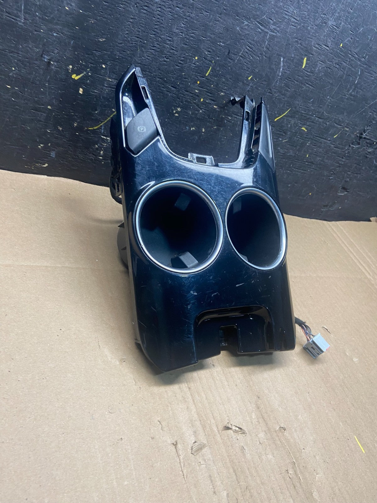 2013 to 2016 Ford Fusion Front Center Console Cup Holder Cupholder OEM t1880 DG2