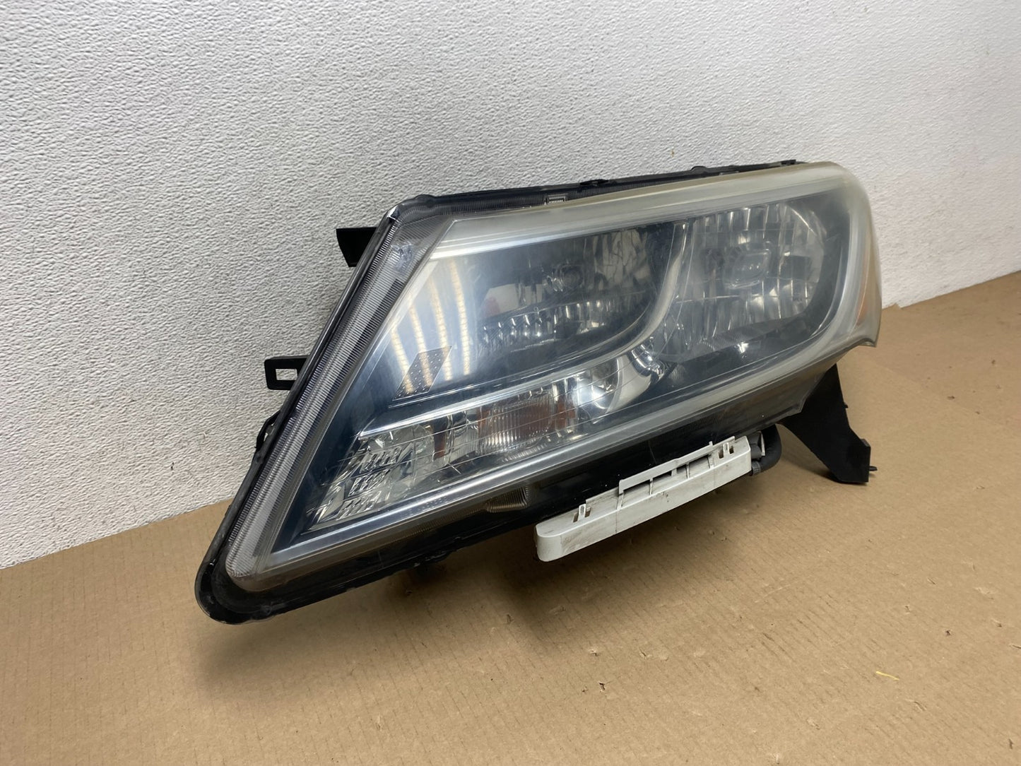 2013 - 2016 Nissan Pathfinder Left Driver LH Side Headlight Halogen AG58392