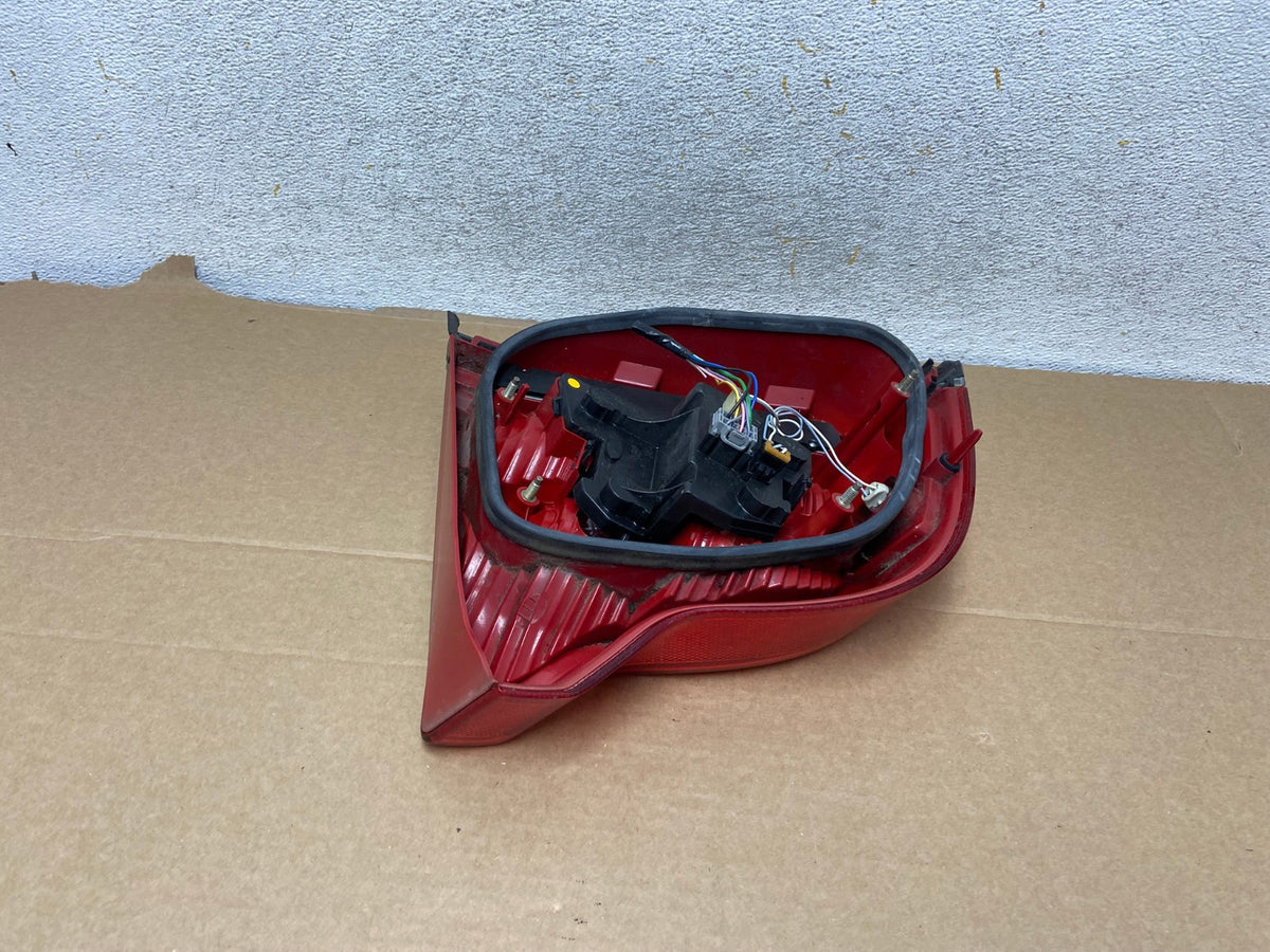 2004 - 2006 Volvo S80 Right Passenger RH Side Tail Light AH7724 LK4
