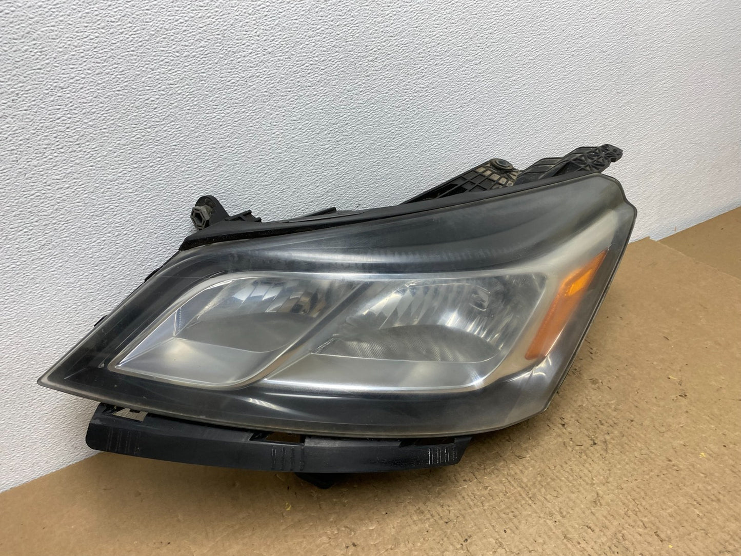 2013-2017 Chevrolet Traverse Left Driver LH Side Headlight Halogen OEM AC1643 DW2