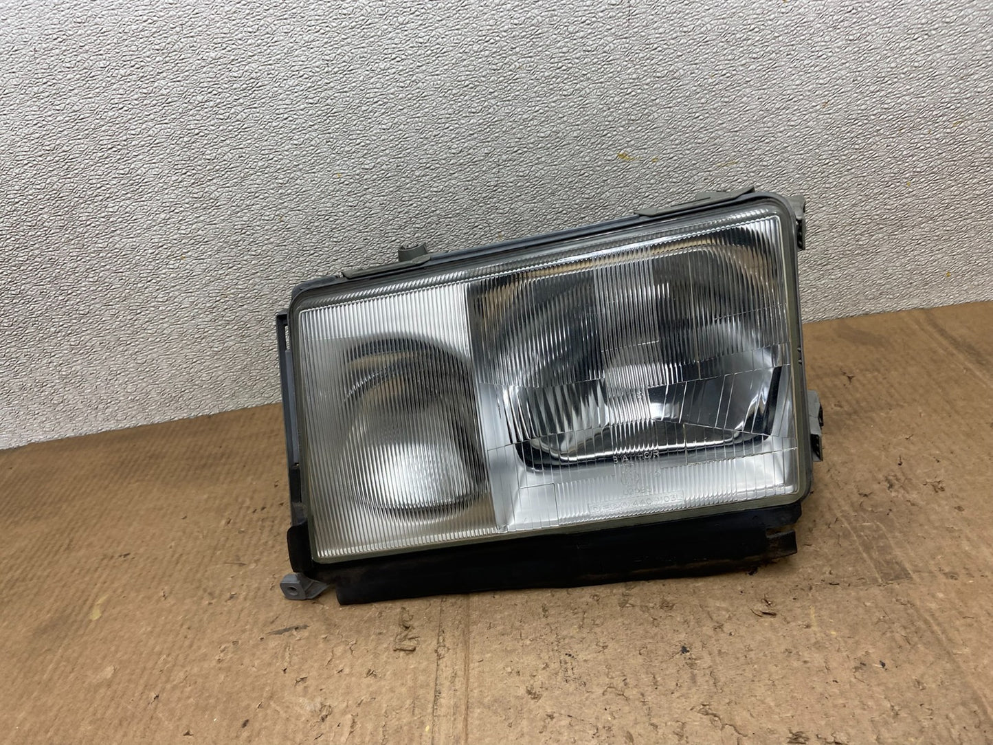 1986-1993 Mercedes E W124 300D 300E Left Driver Side Euro Headlight AA82610