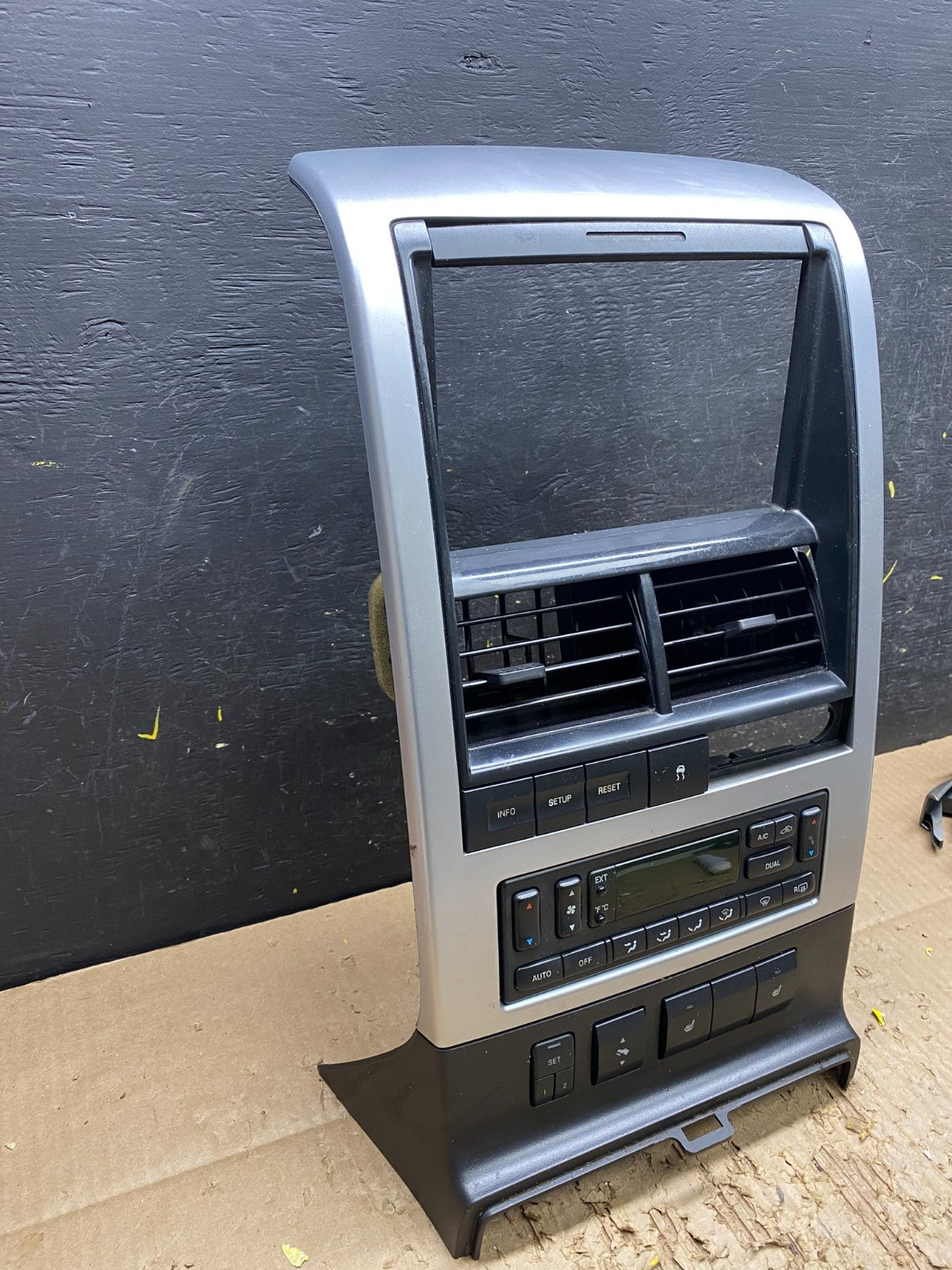 2006 - 2010 Ford Explorer Radio Heater Climate A/C Control Bezel  Trim V9971 DG2