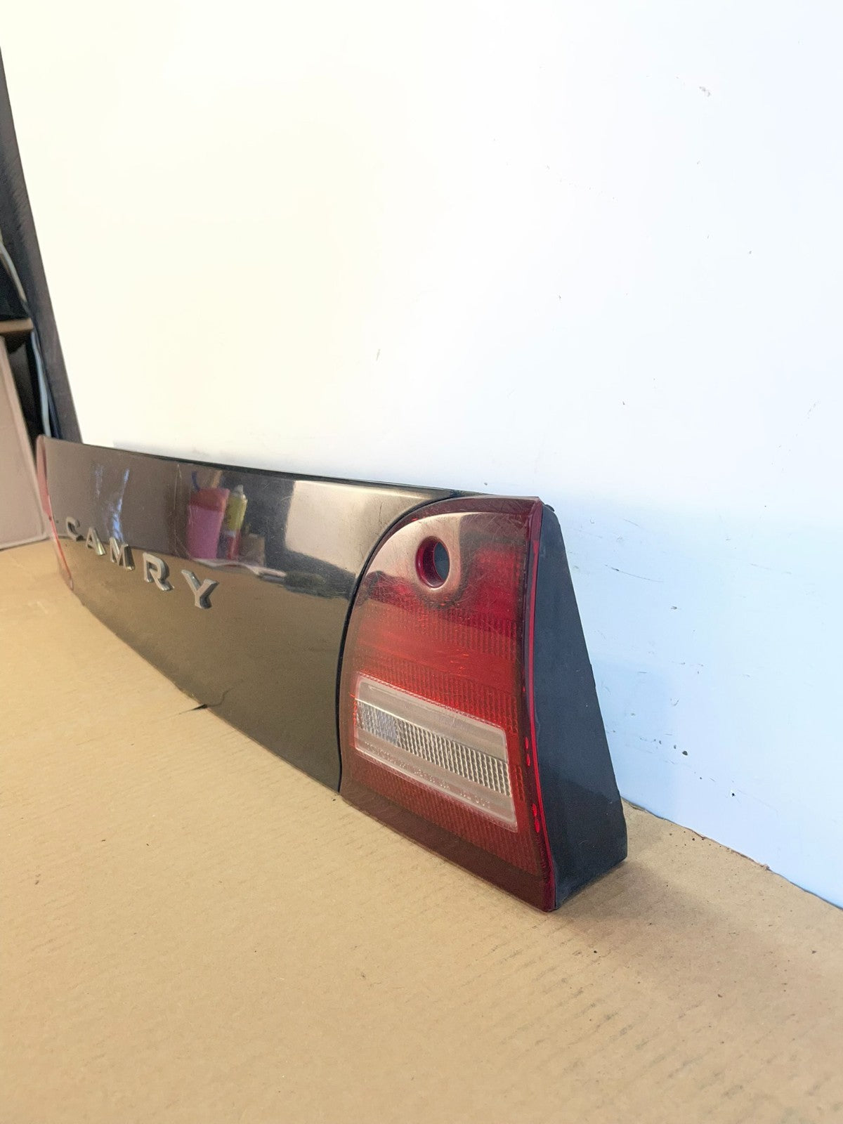 1995 1996 Toyota Camry Center Trunk Rear Tail Light AG7533 DG1