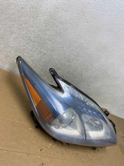 2010 - 2011 Toyota Prius Right Passenger Rh Blue Halogen Headlight AH8264 DW2