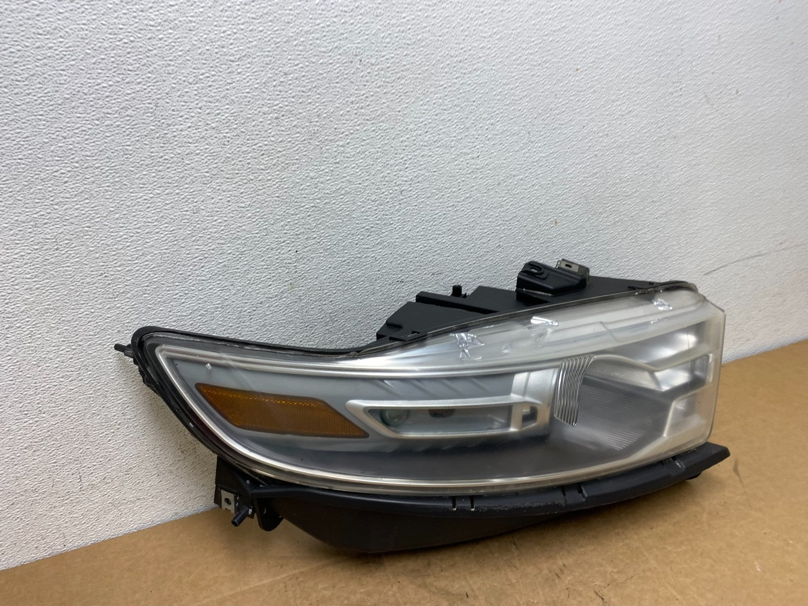 2013 to 2019 Ford Taurus Right Passenger RH Side Headlight Halogen AD6328 DW2