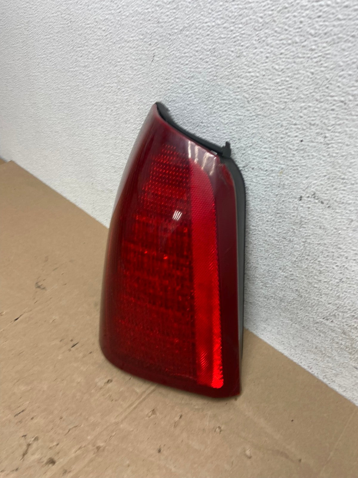 2000 to 2005 Cadillac Deville Left Driver Lh Side Tail Light AE6046 LK1