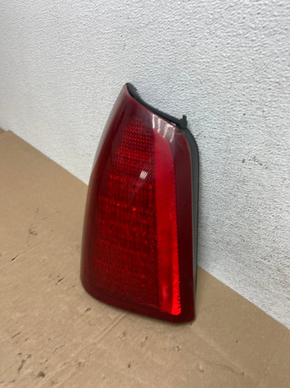 2000 to 2005 Cadillac Deville Left Driver Lh Side Tail Light AE6046 LK1