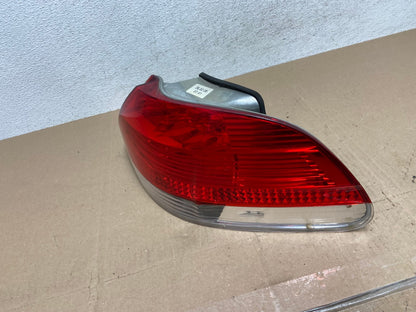2006 to 2008 BMW 7-Series 750li 760li Right Passenger Tail Light AE6686 LK1