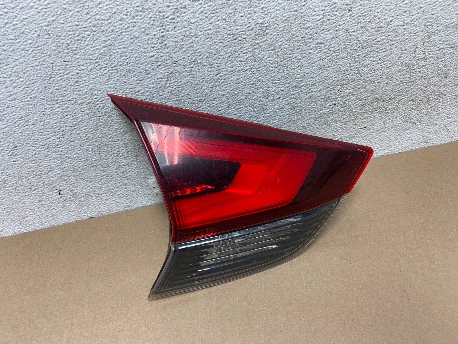 2017 - 2020 Nissan Rogue Inner Left Driver LH Side Tail Light AG5700 DW0