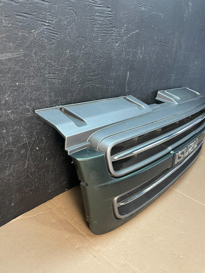 1998 1999 Isuzu Trooper Front Upper Grill Grille AD8366 DG2