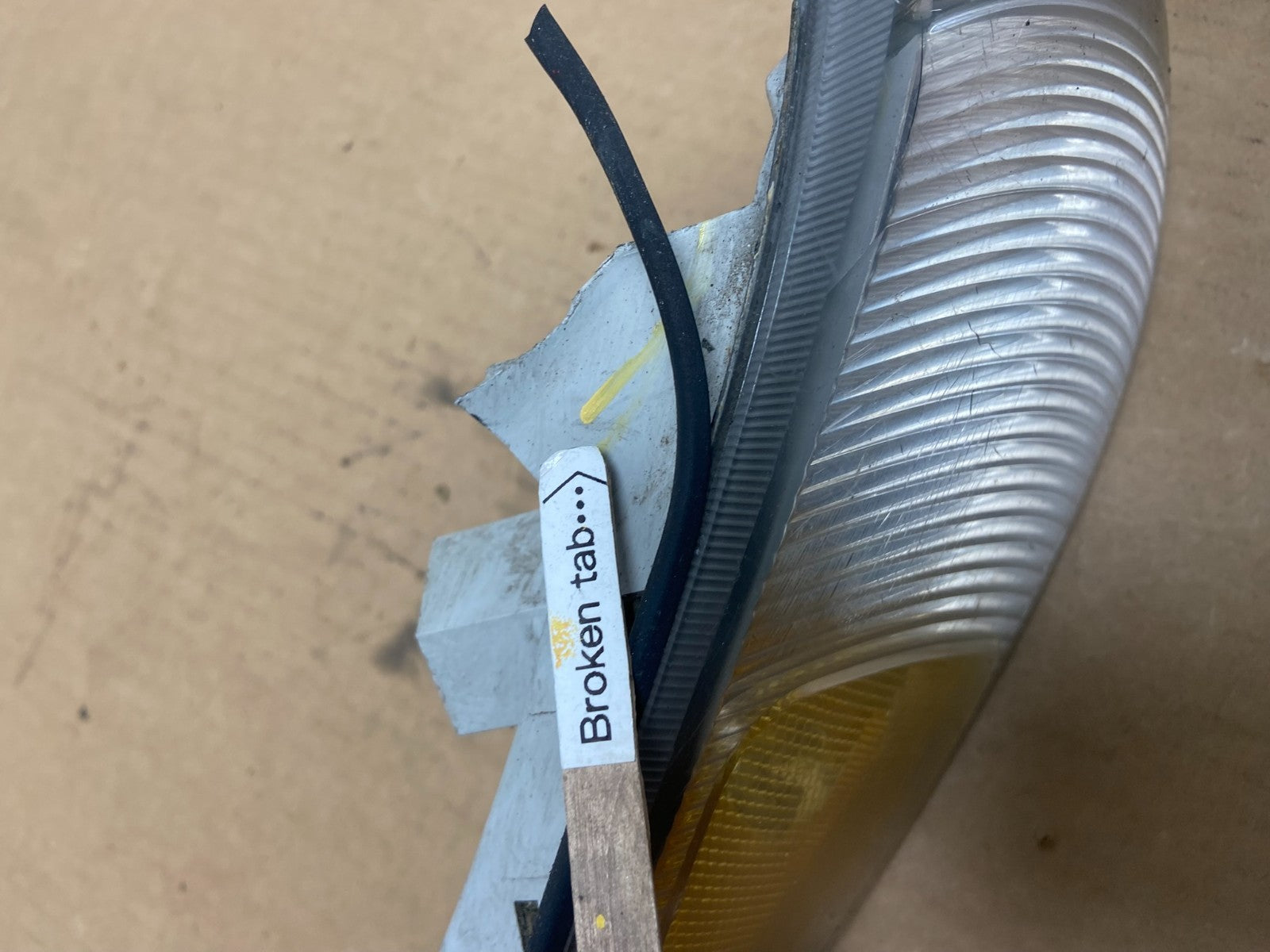 1995 to 1996 Toyota Camry Right Passenger RH Side Turn Signal AD2633 DW4