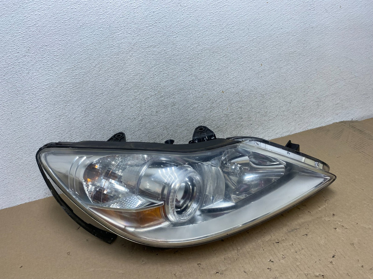 2009 - 2011 Hyundai Genesis Right Passenger RH Xenon HID Headlight AG6962 DW0