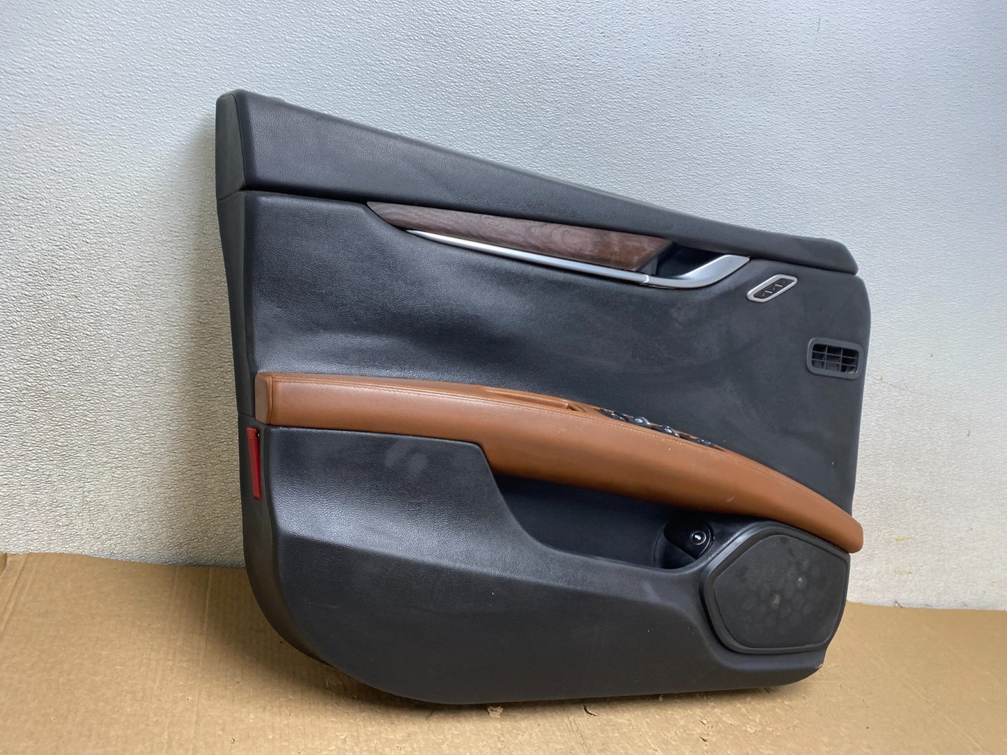 2014 to 2017 Maserati Ghibli Front Left Driver LH Side Panel Door V3559 DG2