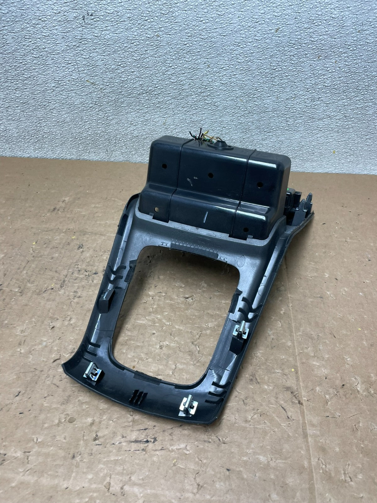 2008 2010 Saturn Vue Center Climate Control Shifter Bezel Trim v5076 DG4