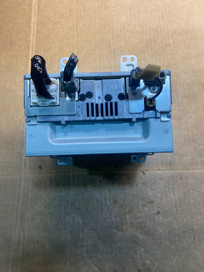 2011 to 2012 Nissan Rogue AM FM XM Radio CD Player Screen Receiver Y4050 DG5