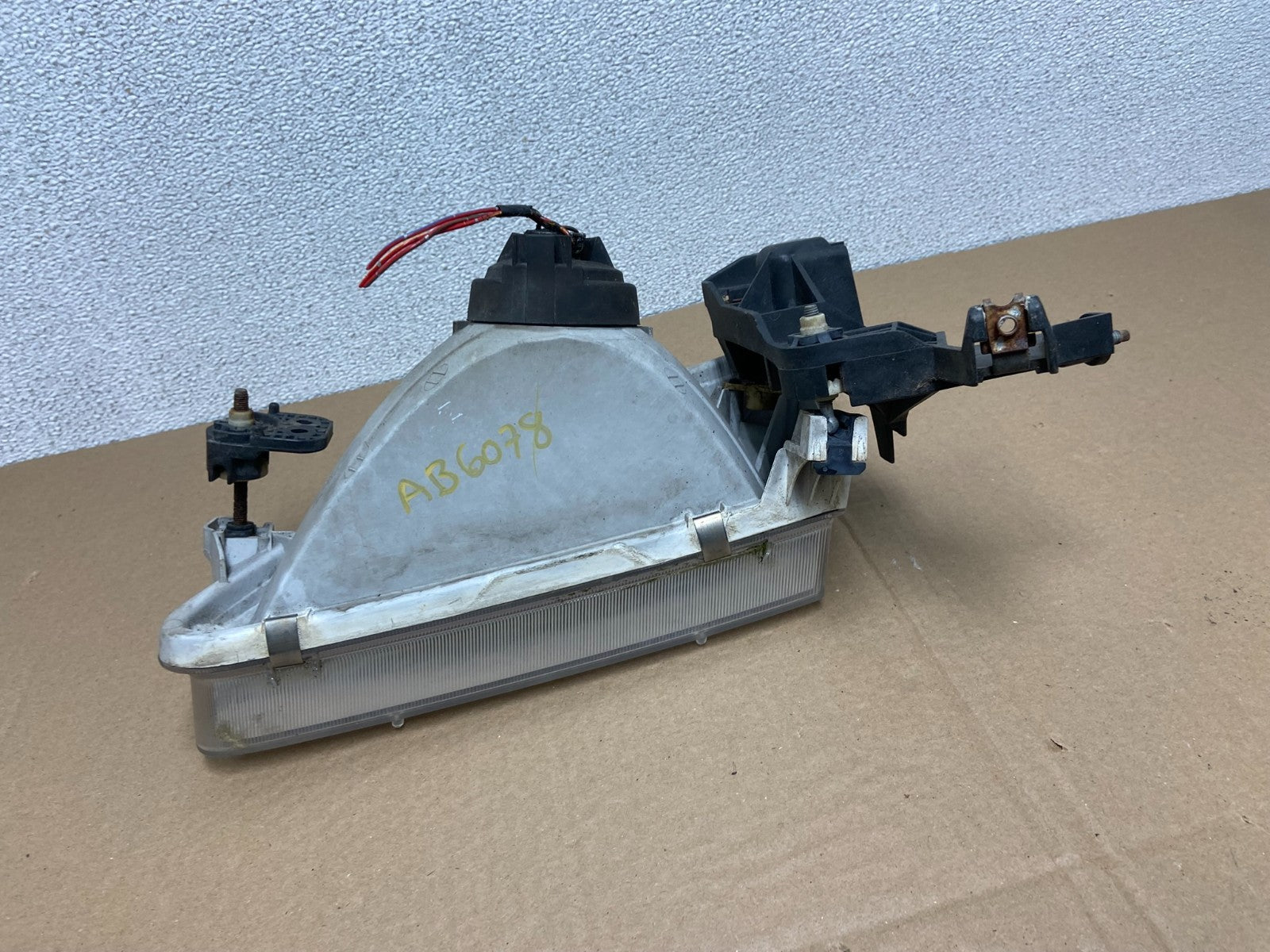 1998 to 2000 Toyota Corolla Front Right Passenger RH Headlight AB6078 DW7