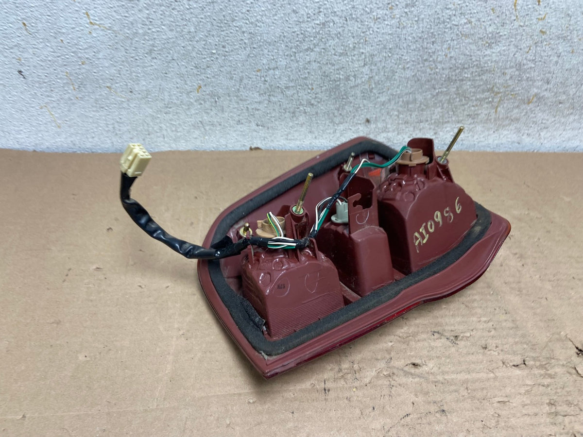 2004 2005 Toyota RAV4 Right RH Passenger Side Tail Light AI0986 LK6