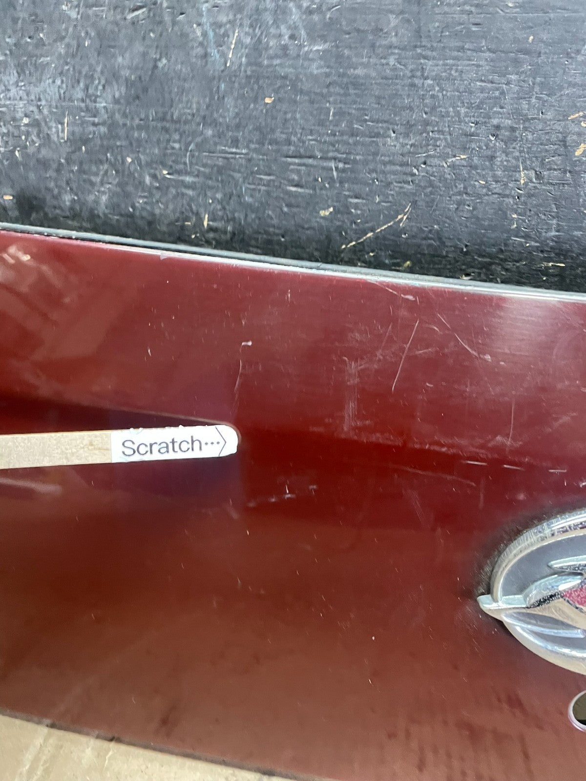 2000-2004 Chevrolet Impala Rear Trunk Center Finish Panel Tail Light Z5901 DG5