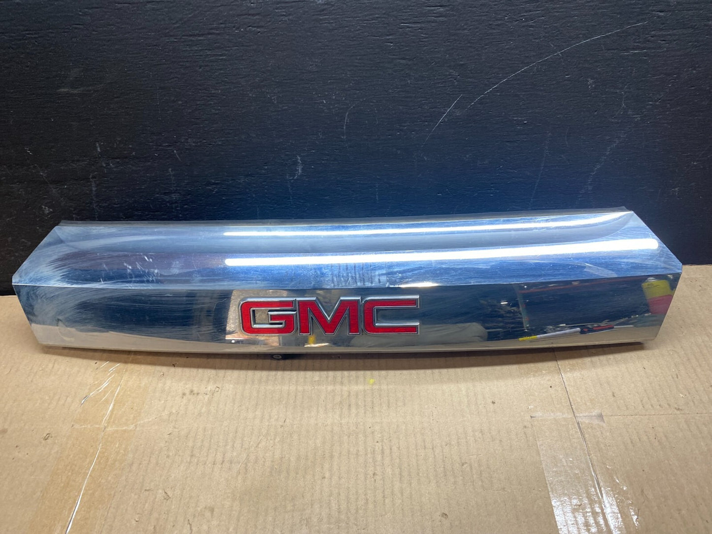 2011-2015 GMC Terrain Tailgate Liftgate Chrome Finish Molding Camera Oem C96590