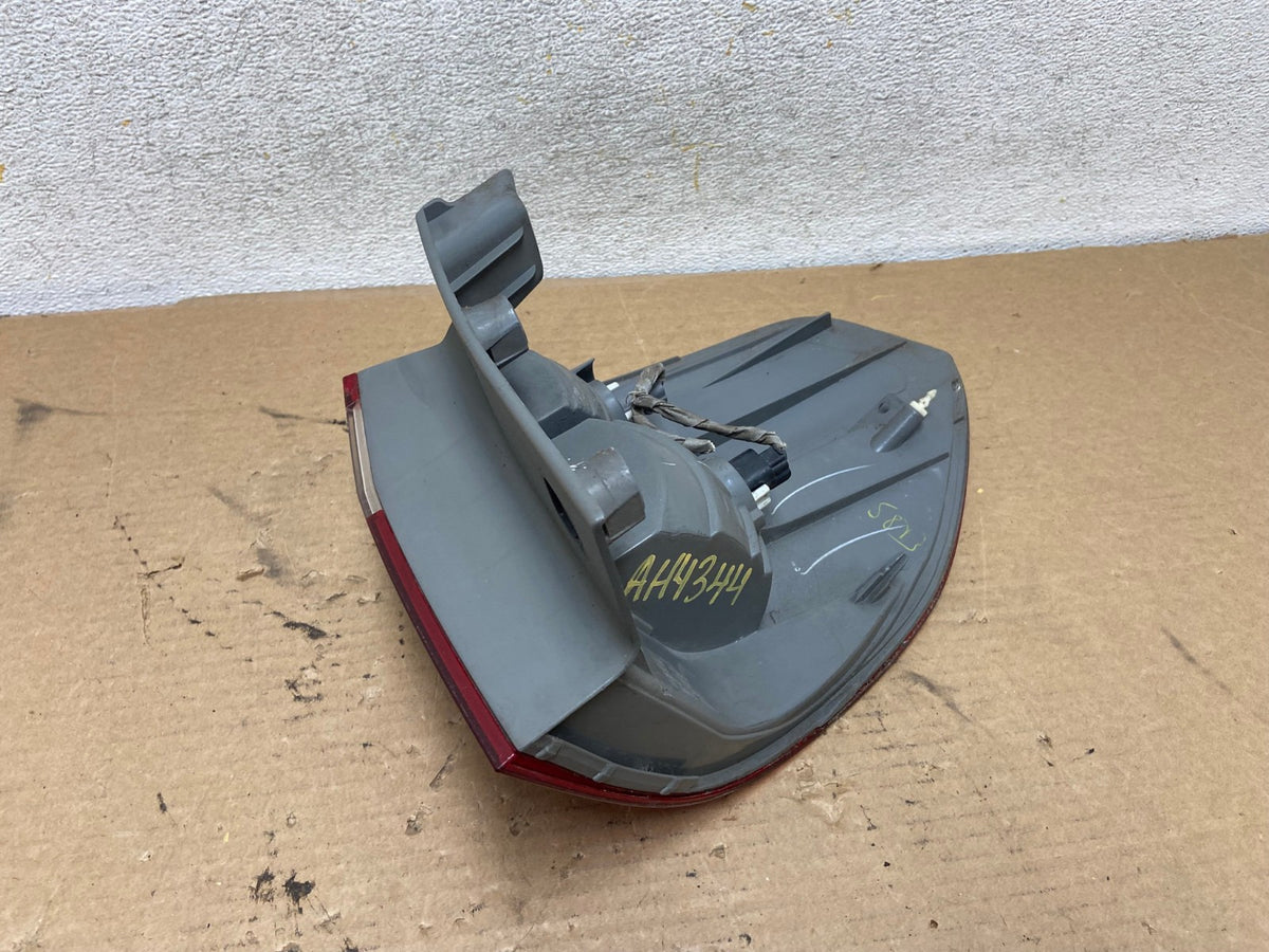 2005 2006 2007 Honda Odyssey Left Driver LH Side Tail Light AH4344 LK4