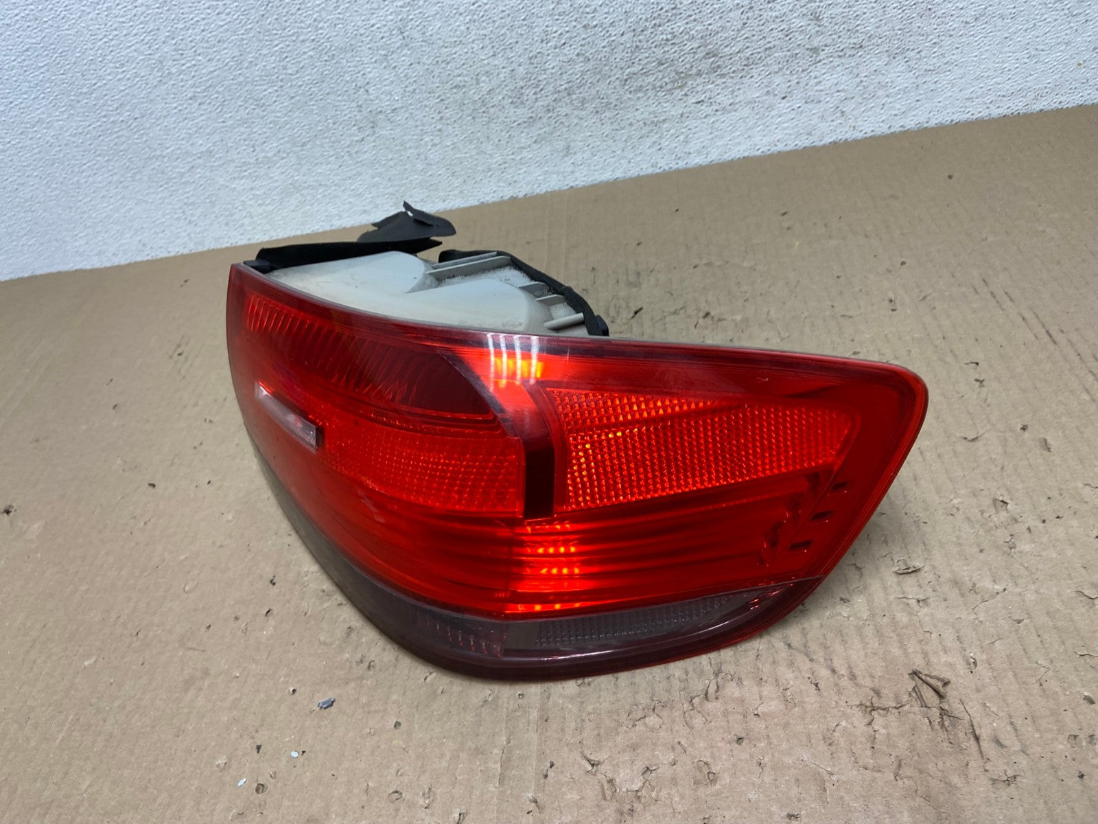 2007 to 2010 BMW M3 328i 335i Coupe Right Passenger RH Tail Light AE9833 LK1