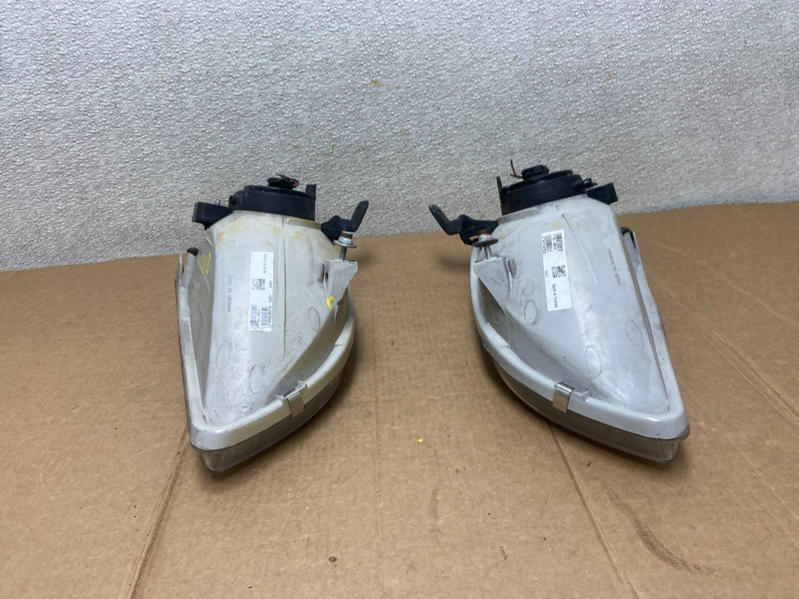 2001 2002 2003 Toyota Sienna Left+Right Side Set Headlights Halogen AA1118 DW7