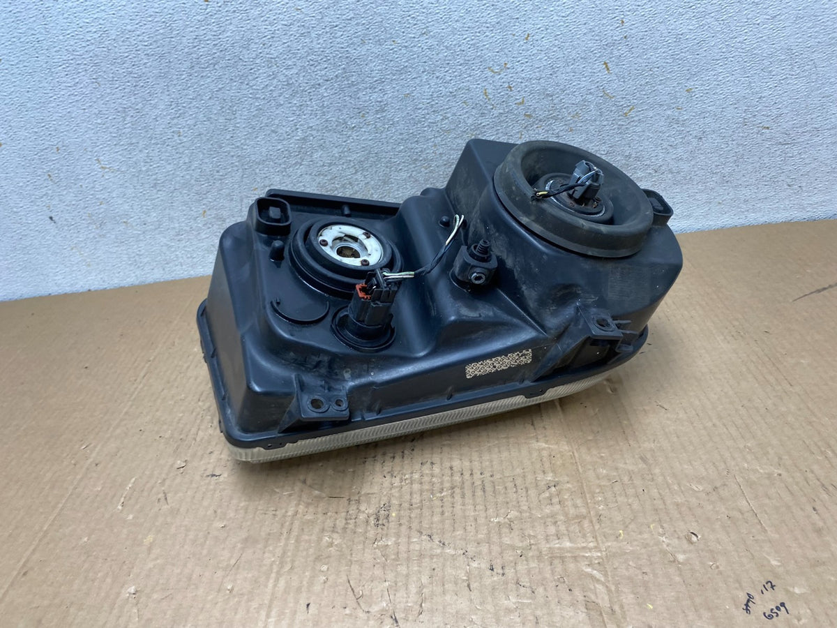 2005 to 2010 Chrysler 300C Left Driver LH Side Halogen Headlight TYC AI6624 DW5