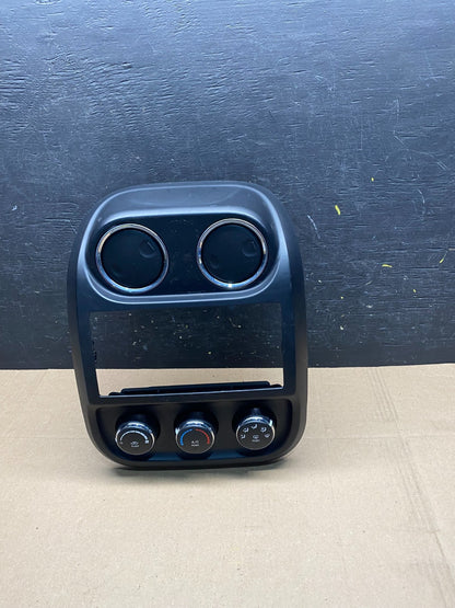 2011 to 2017 Jeep Compass Dash Climate Temperature Control Radio Bezel R6312 DG0