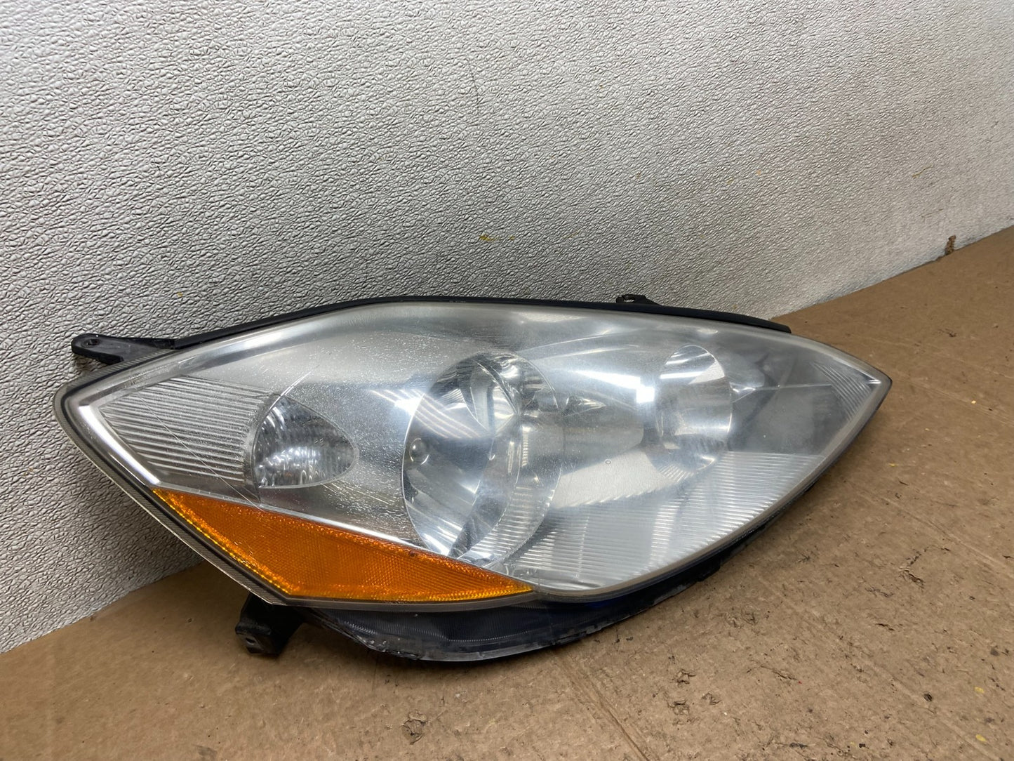 2006 to 2010 Toyota Sienna Right Passenger Rh Side Headlight Halogen AA4125 DW2