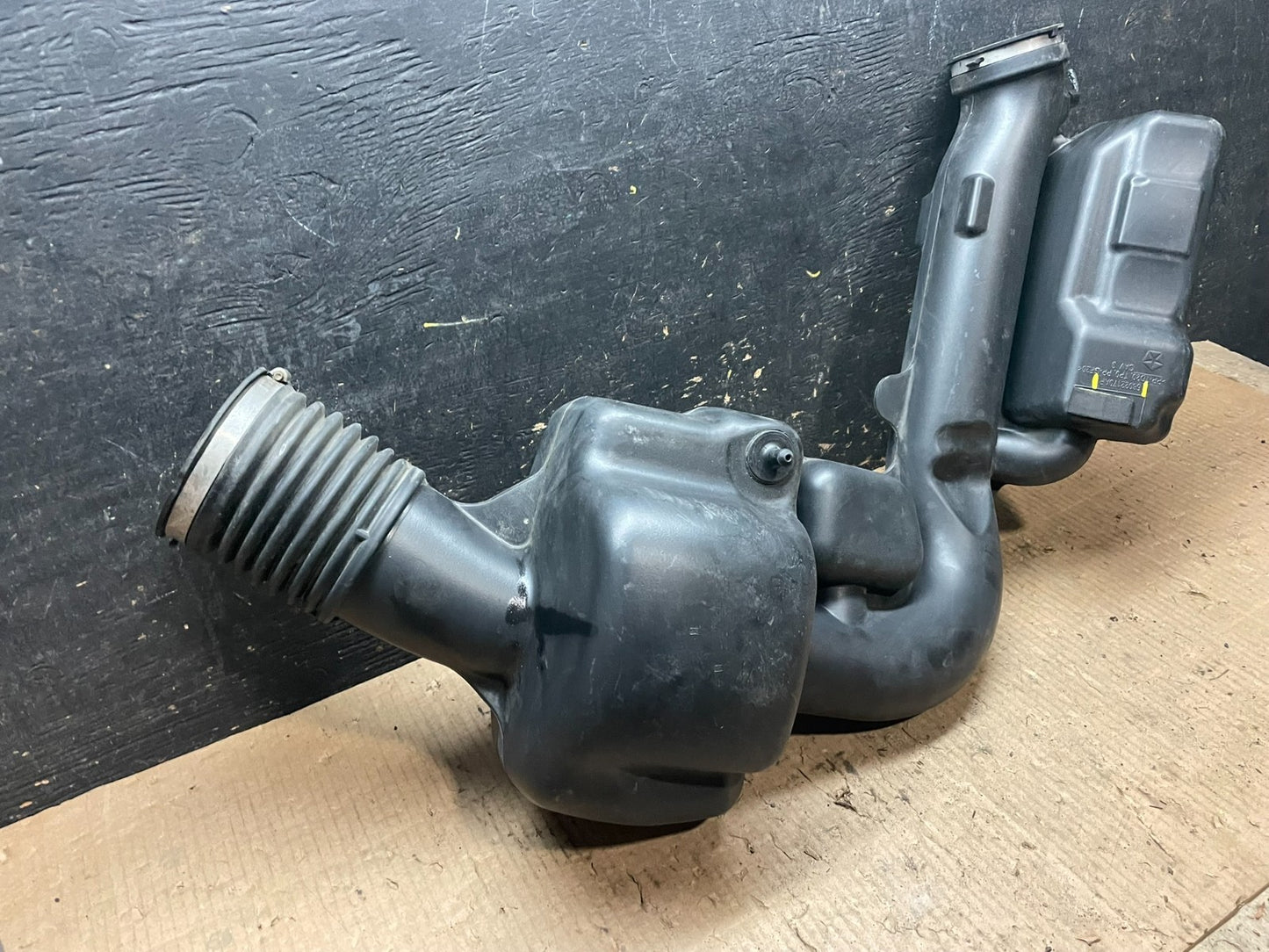 2011 - 2013 Dodge Durango 3.6L Resonator Air Intake Tube y6617 DG5