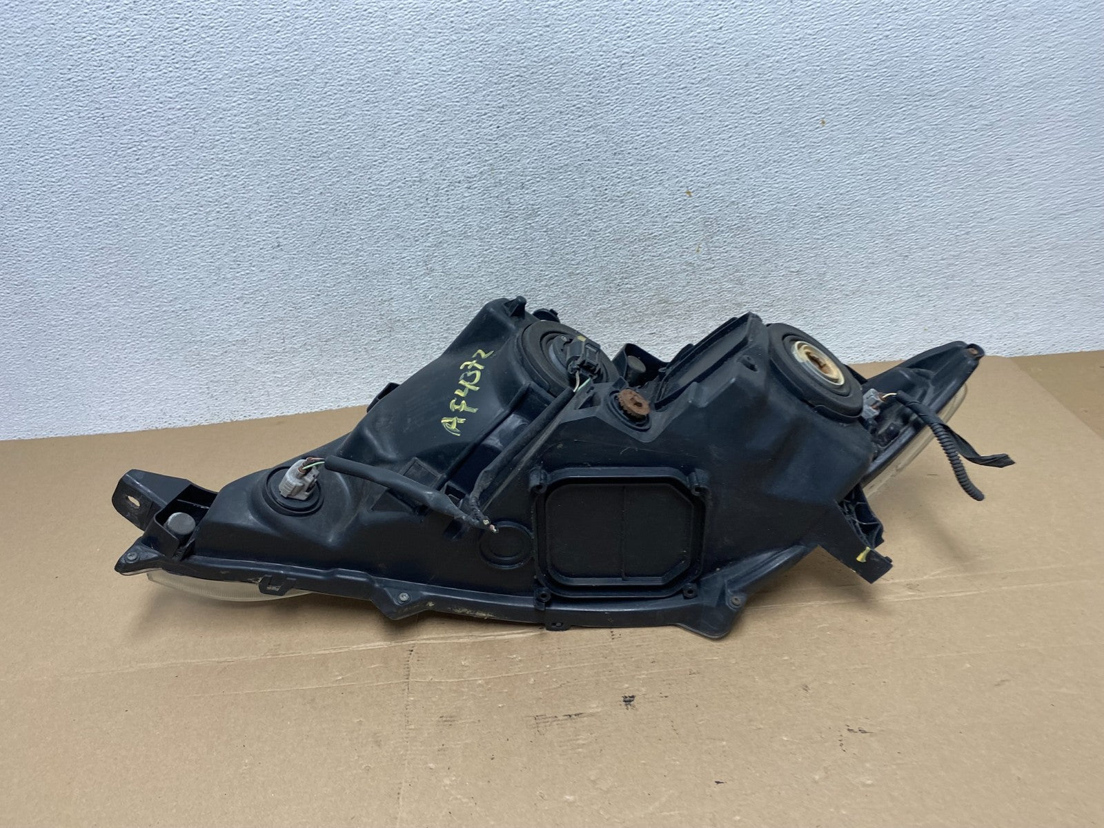 2009 to 2016 Toyota Venza Halogen Right Passenger Side Headlight AF43726