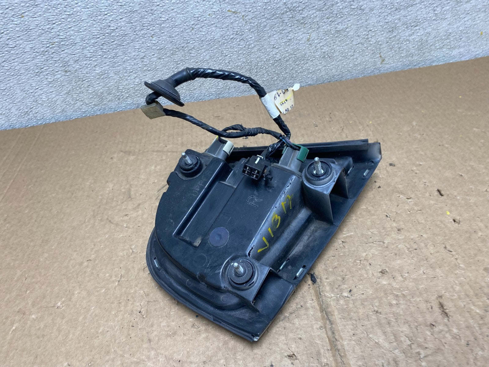 1997-1998 Buick Park Avenue Ave Right Passenger Rh Side Tail Light OEM V1317 DW6