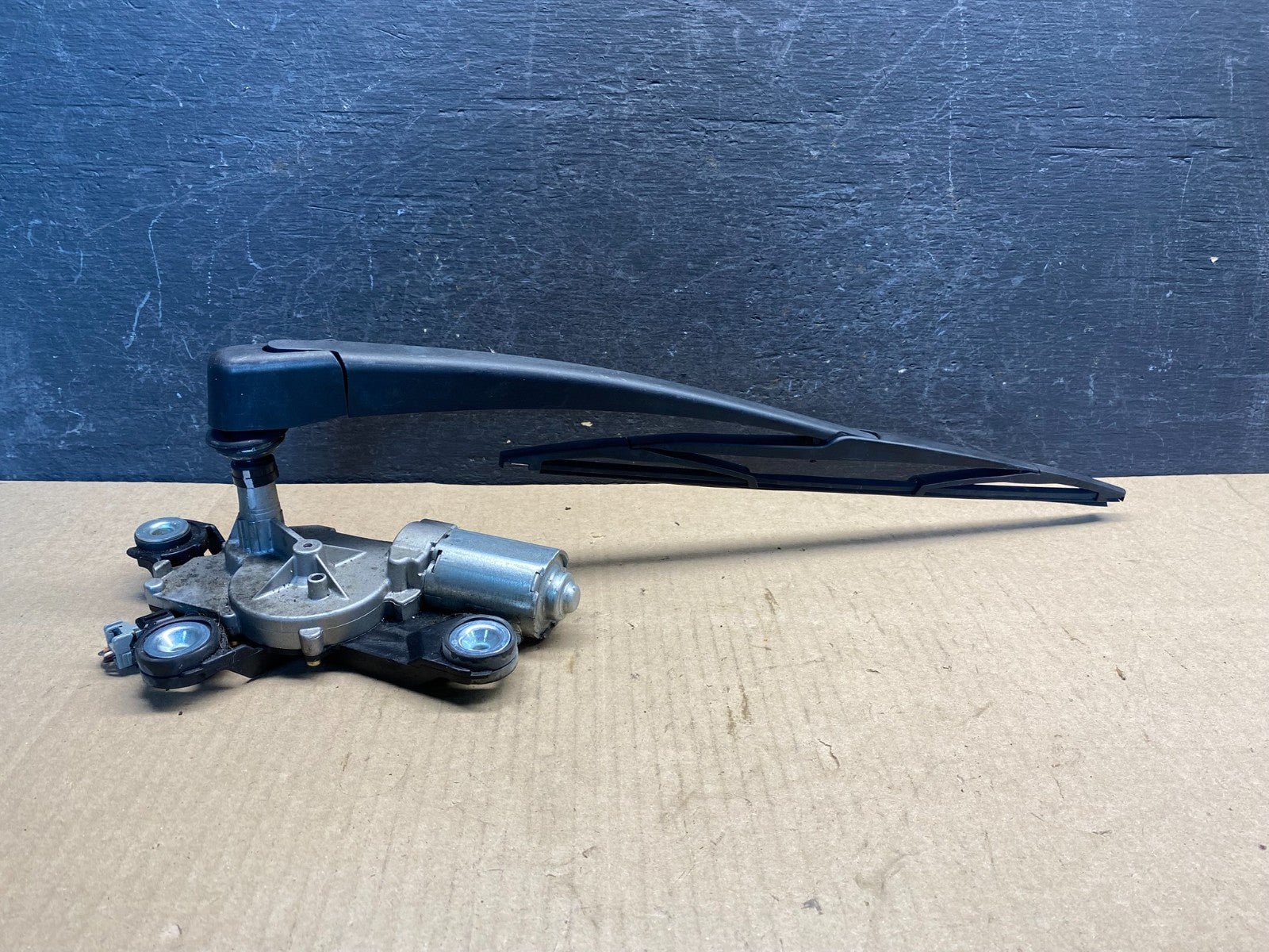 2004 to 2009 Mazda 3 Windshield Rear Wiper Motor ag9670 DG1