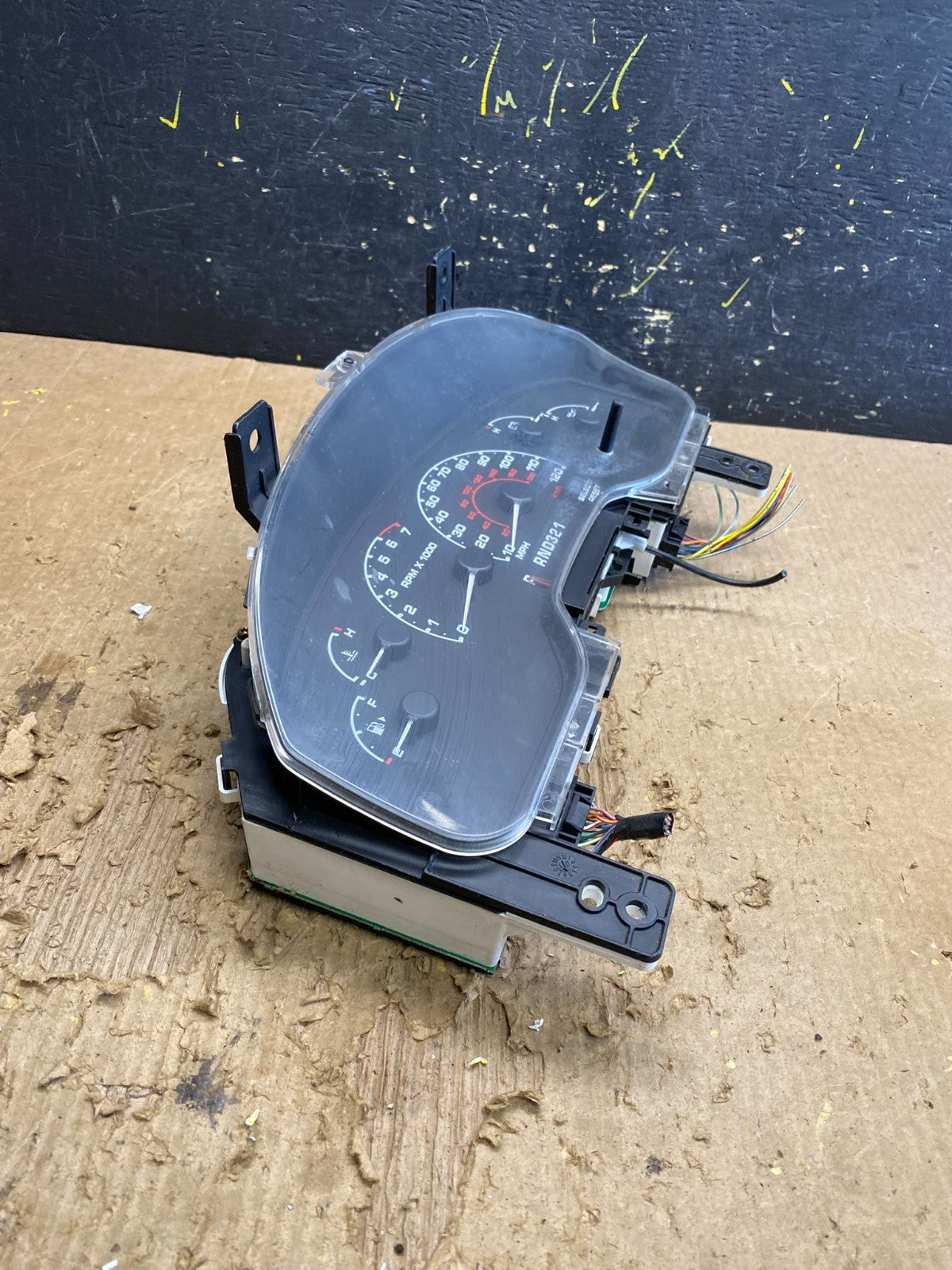 2002-2005 Ford Explorer  Speedometer Cluster Gauge Oem Z9989 DG2
