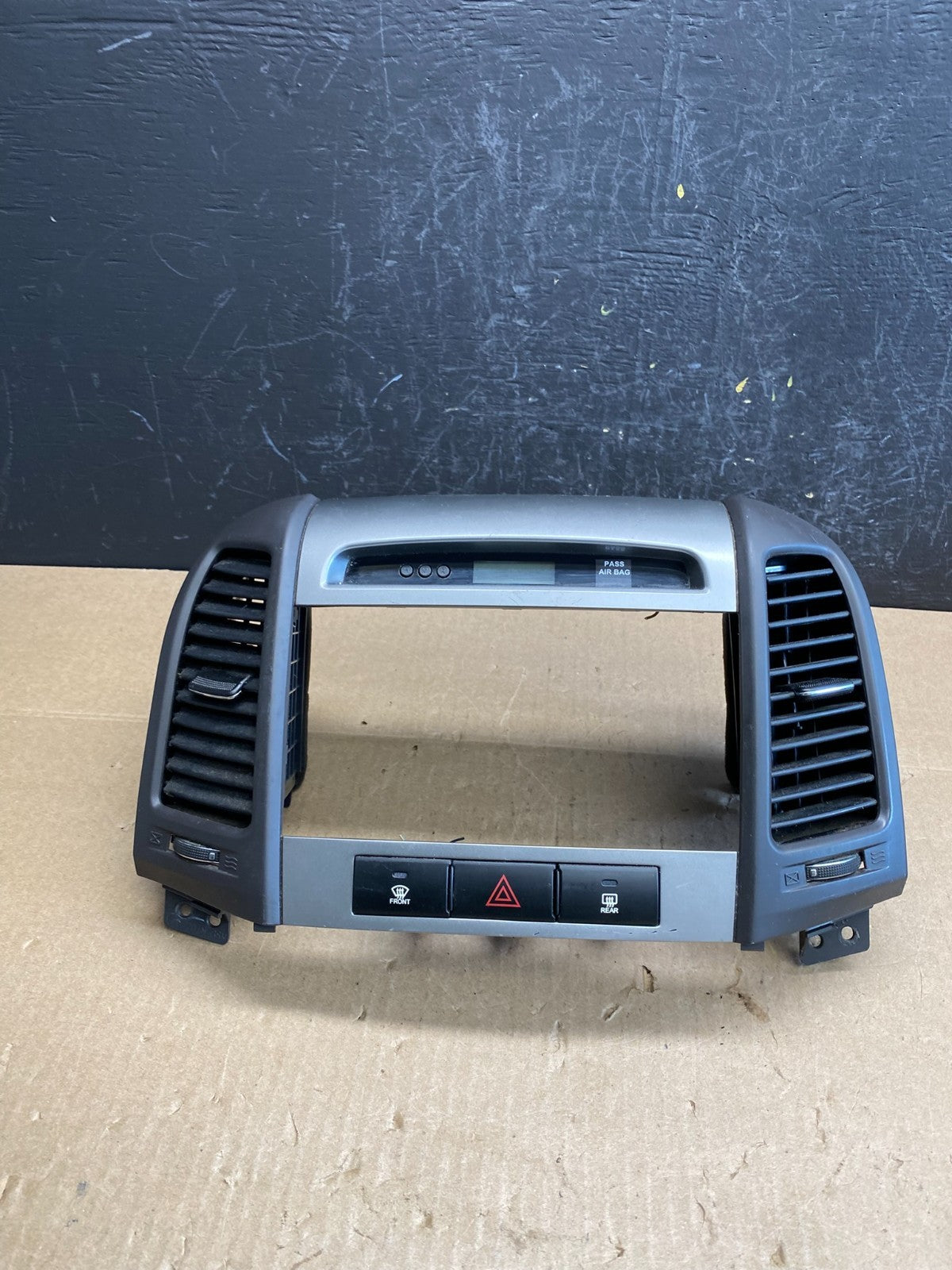 2007 to 2009 Hyundai Santa Fe Center Dashboard Radio Bezel Trim AC6325 DG0