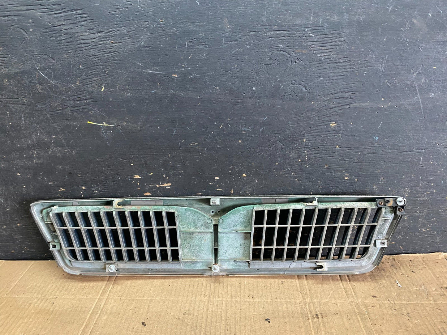 1996 to 1999 Infiniti i30 Front Upper Grill Grille OEM OEM T3967 DG5