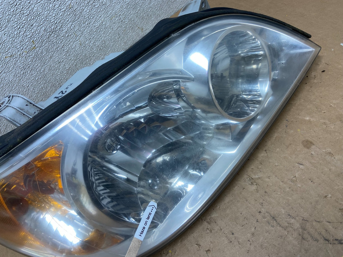 2002 to 2005 Kia Sedona Right Passenger RH Side Headlight Oem Z7004 DW4