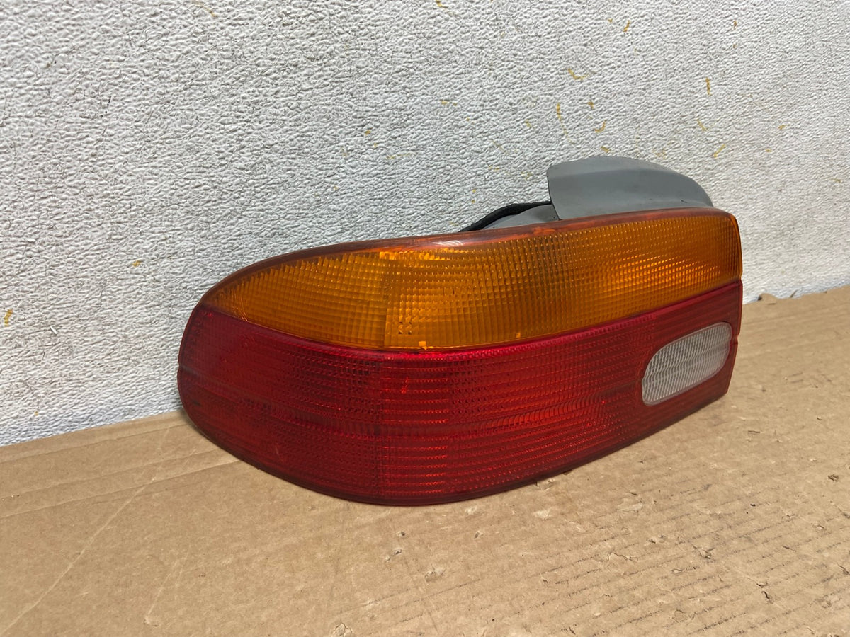 1998 to 2002 Chevrolet Prizm Left Driver Lh Side Tail Light AH8851 LK1
