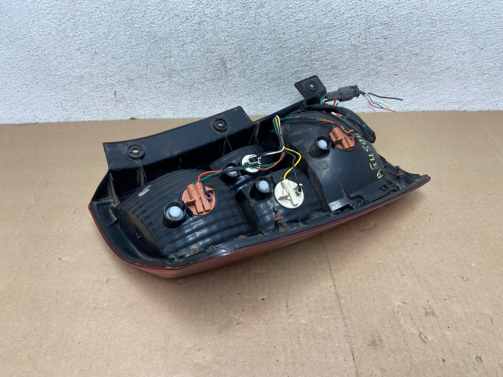 2006 to 2011 Kia Carnival Sedona Right Passenger RH Side Tail Light AG4594 LK5