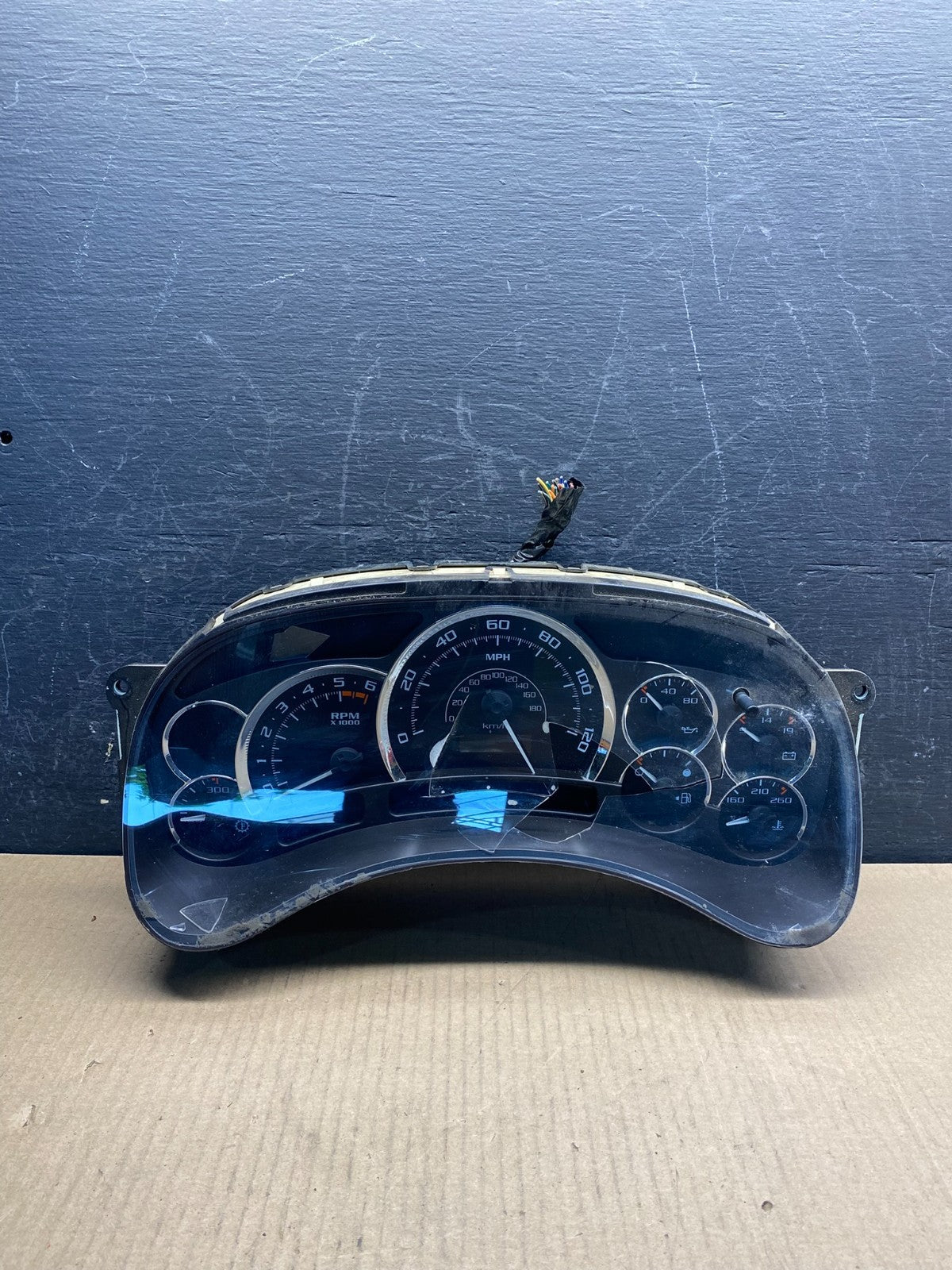 2003 to 2006 Cadillac Escalade Instrument Speedometer Cluster Gauge AG3947 DW0