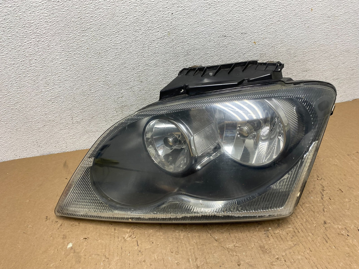 2004 to 2006 Chrysler Pacifica Headlight Left Driver LH Halogen AD8762 DW0