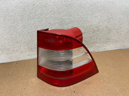 2002-2005 Mercedes ML 350 Ml-Class Right Passenger Rh Side Tail Light AI8403 LK0