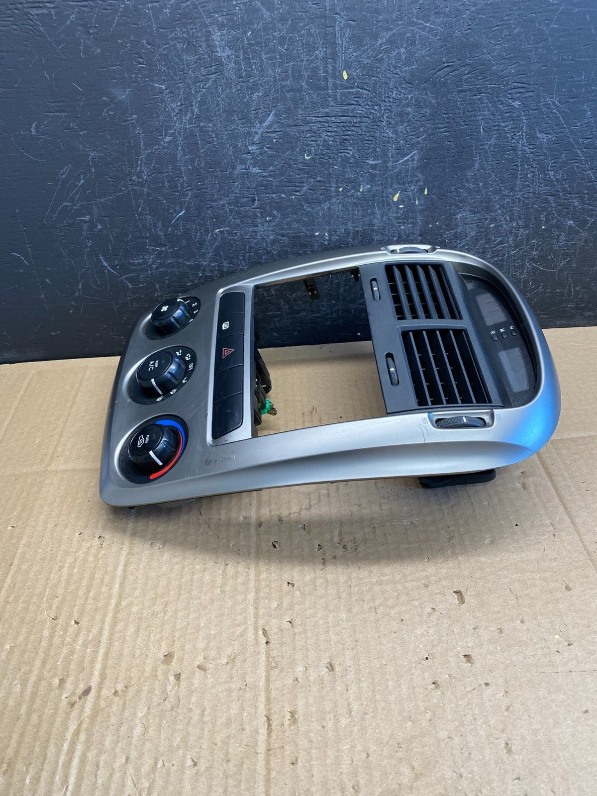 2004 - 2006 Kia Spectra5 Radio Heater A/C Climate Control Bezel AC9454 DG2