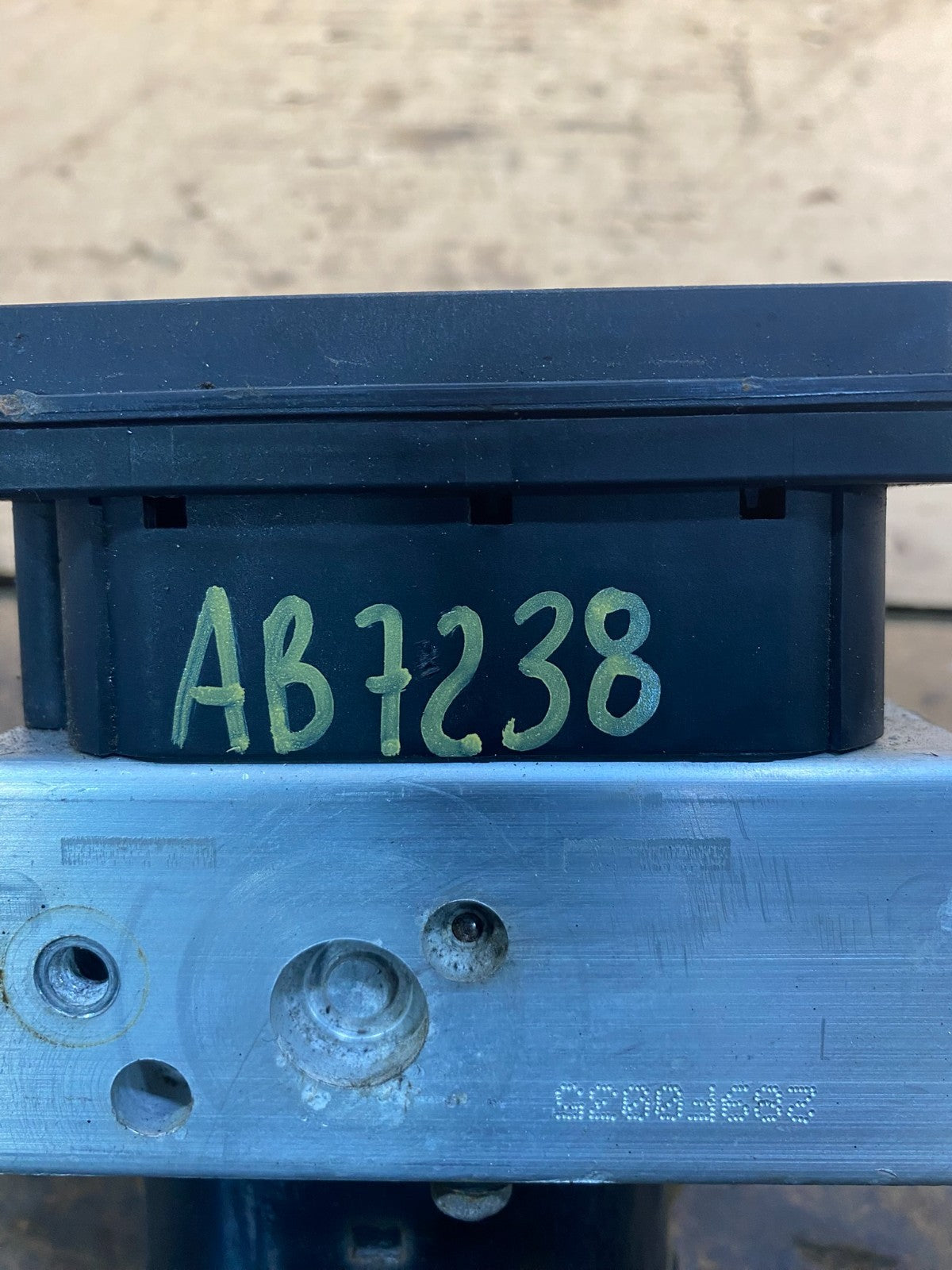 2004 Nissan X-Terra ABS Brake Pump Module 3.3 V6 4x4 00003821E2 AB72383
