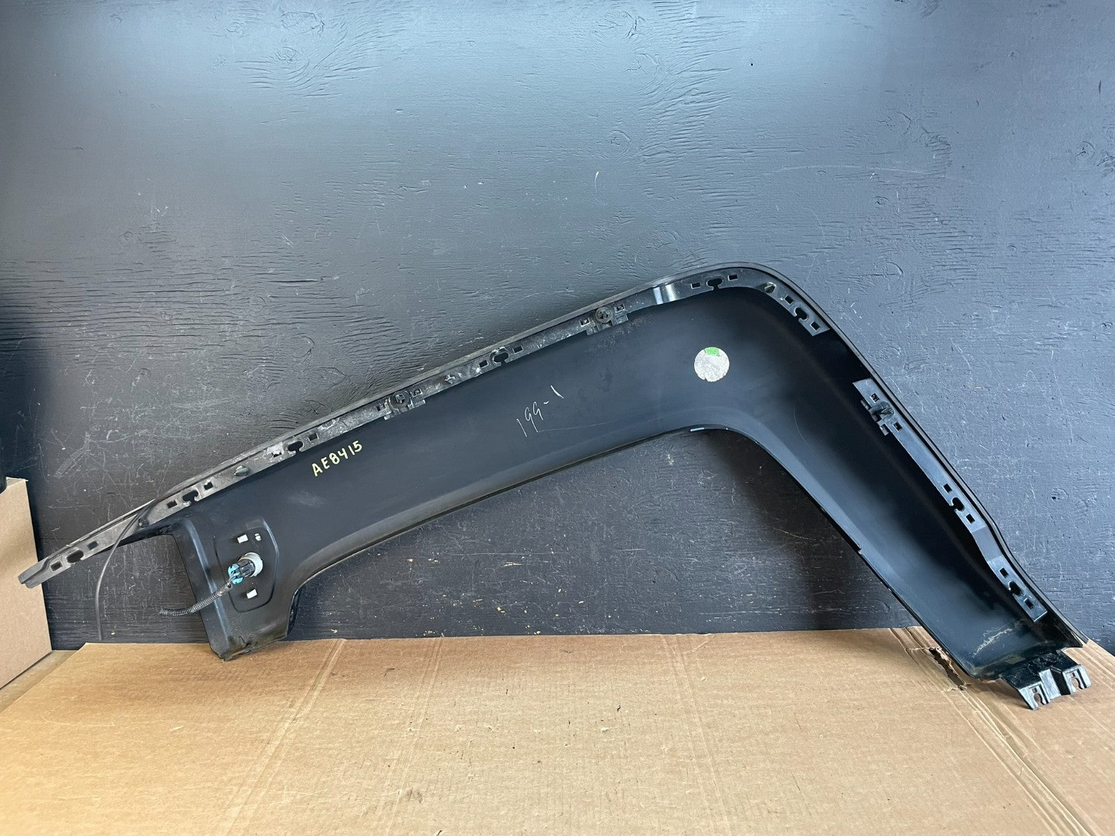 2006 to 2010 Hummer H3 Front Right Wheel Fender Flare Molding Trim AE8415 DG3