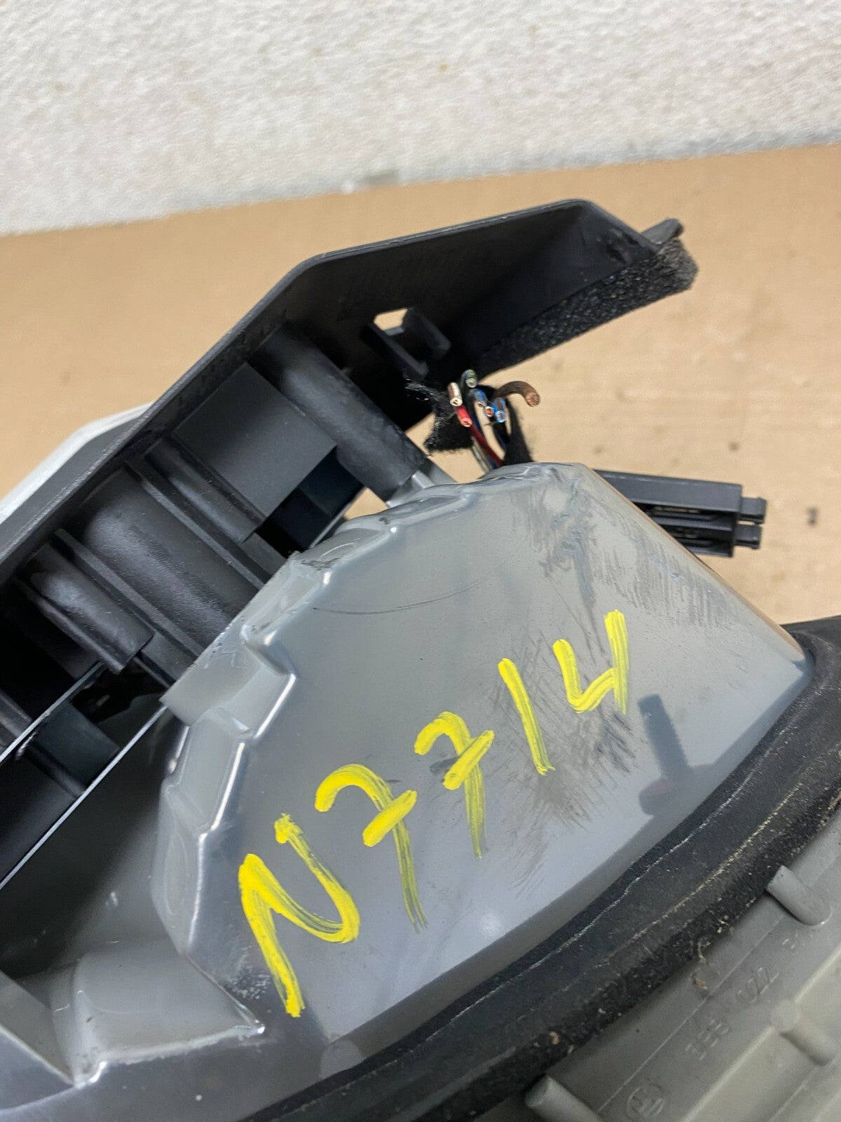 2002-2005 Bmw E46 325i 328i Right Passenger Side Tail Light N7714 DW7