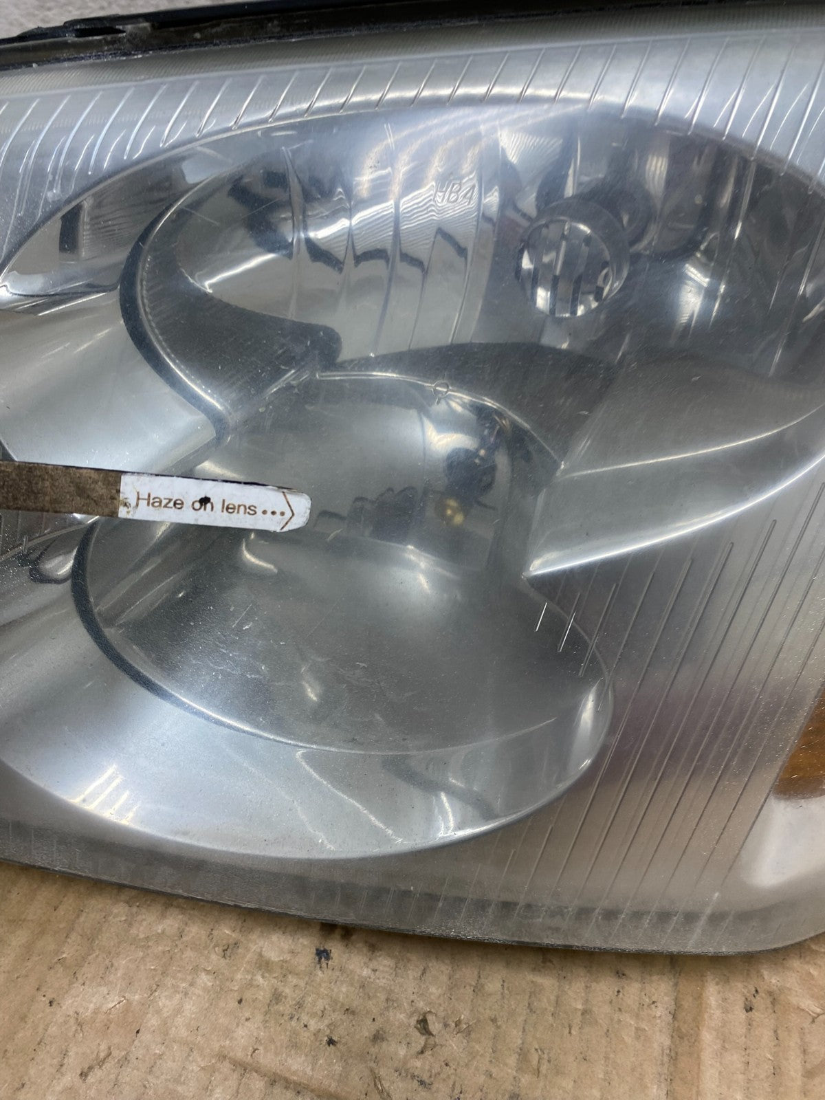 2002 to 2009 Gmc Envoy Left Driver Lh Side Headlight Halogen AI8189 DW5