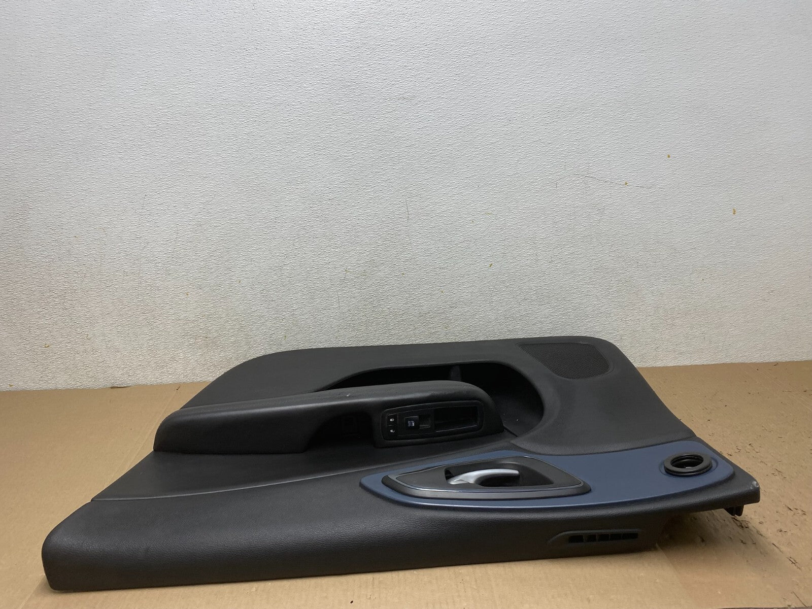 2015 to 2017 Chrysler 200 Front Right Passenger Side Door Panel OEM L6057 DG5